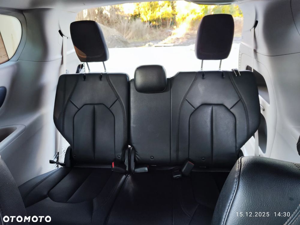 Chrysler Pacifica - 18