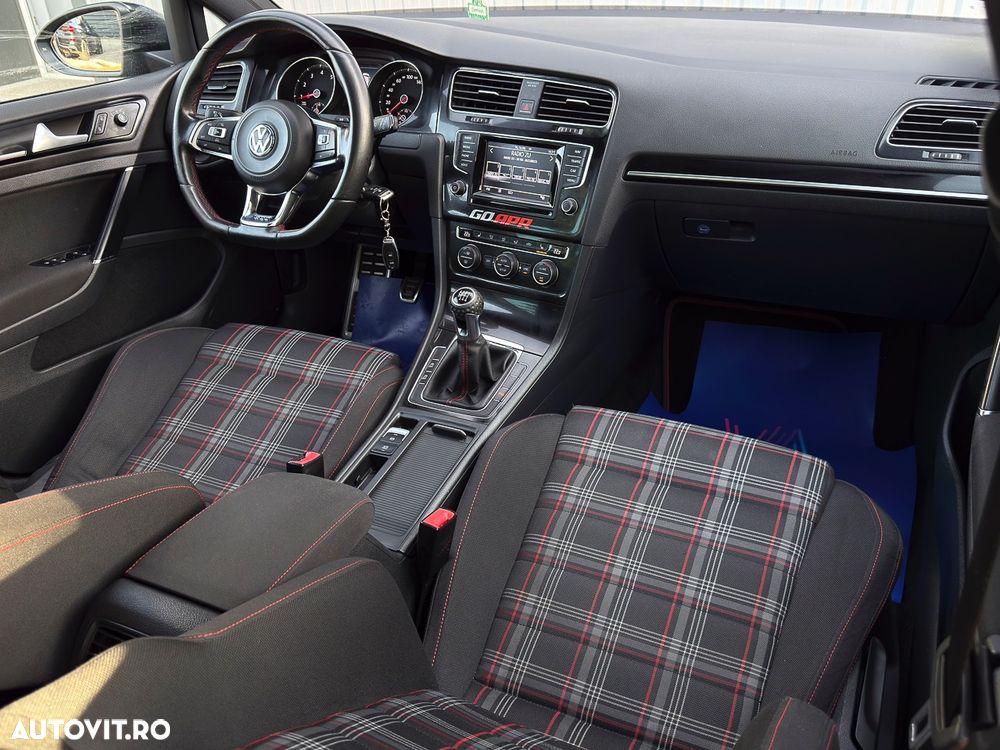 Volkswagen Golf - 21