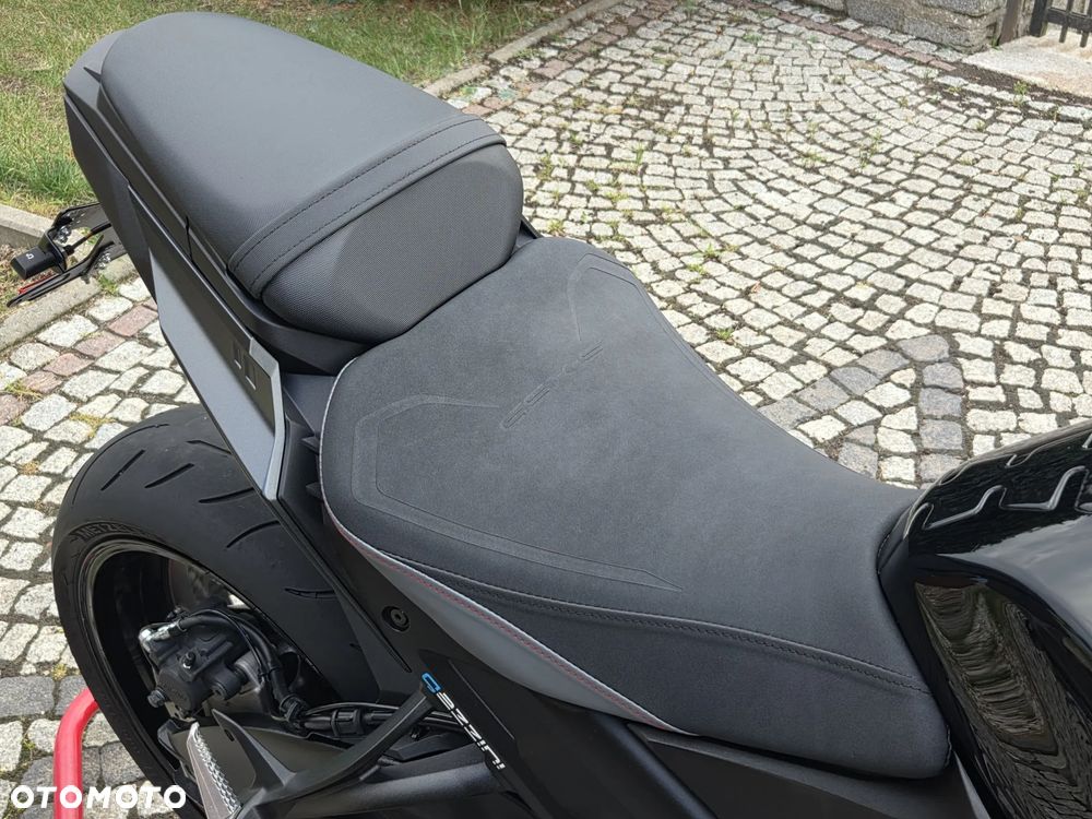 Suzuki GSX - 38