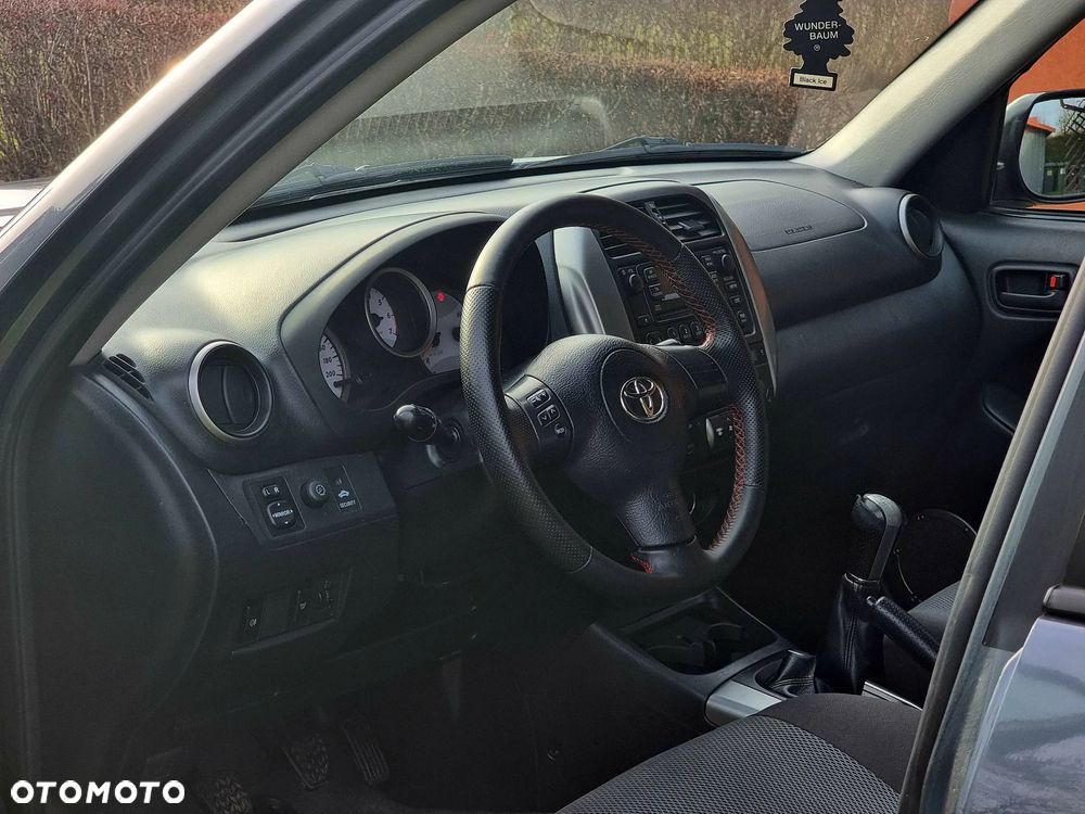 Toyota RAV4 D-4D 4x4 - 11