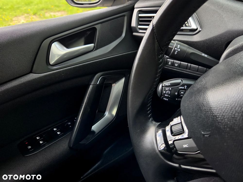 Peugeot 308 1.2 PureTech GPF Allure S&S - 34