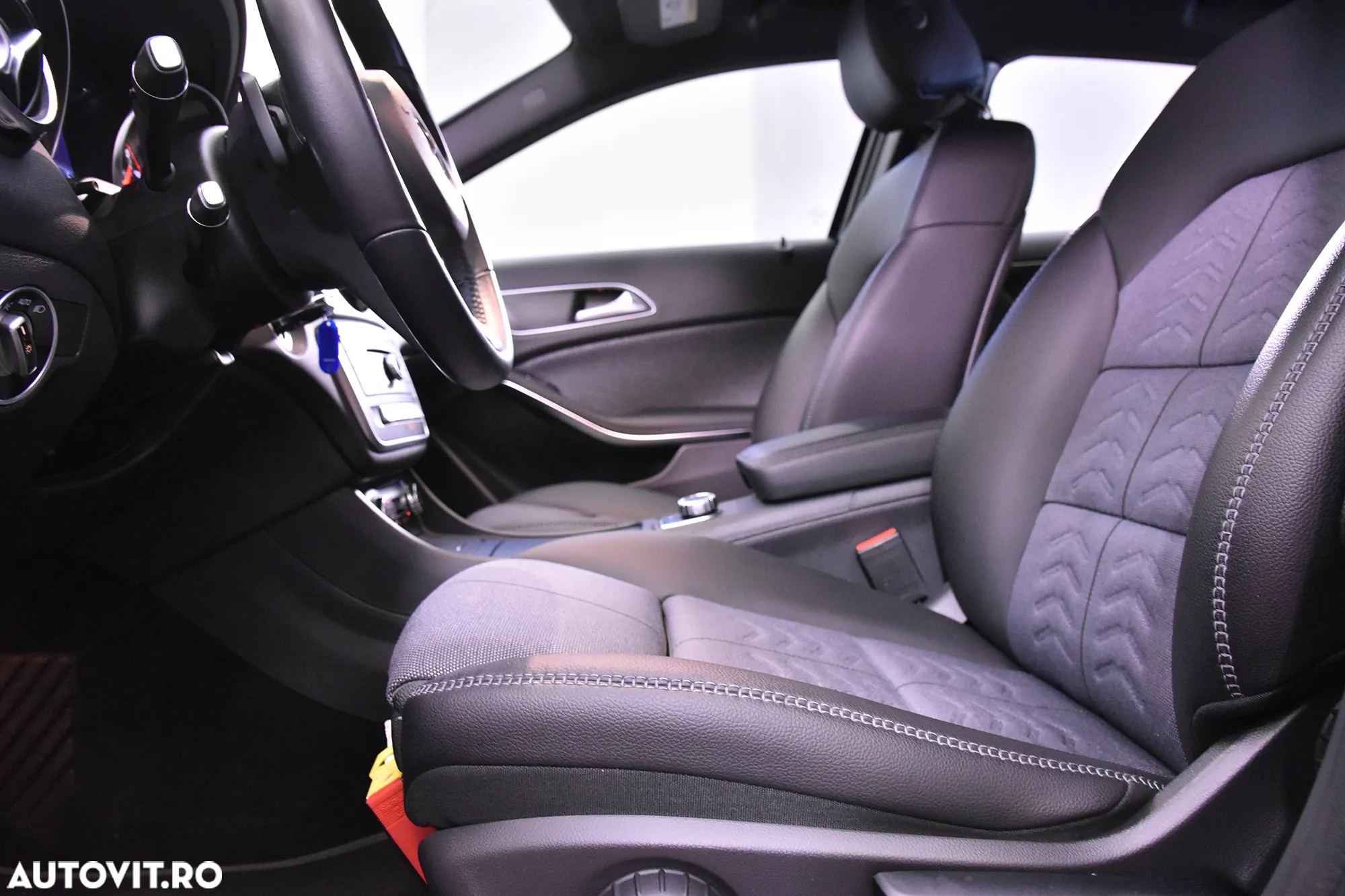 Mercedes-Benz GLA 200 d 7G-DCT - 21