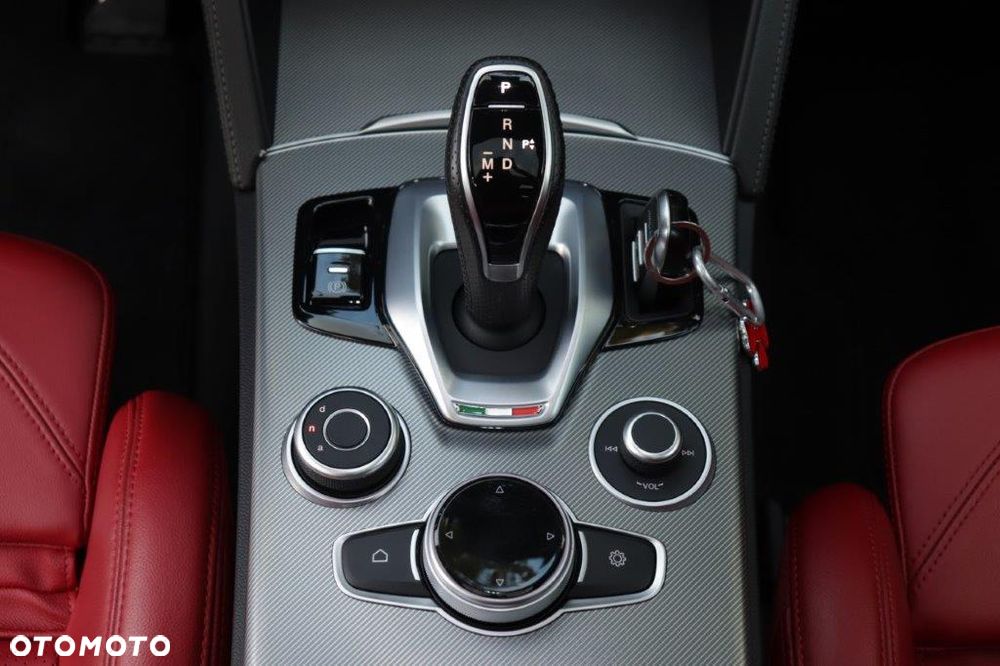Alfa Romeo Stelvio 2.0 Turbo Veloce Q4 - 17