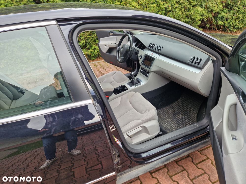 Volkswagen Passat 2.0 TDI Comfortline - 6