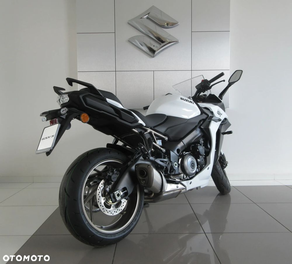 Suzuki GSX - 6