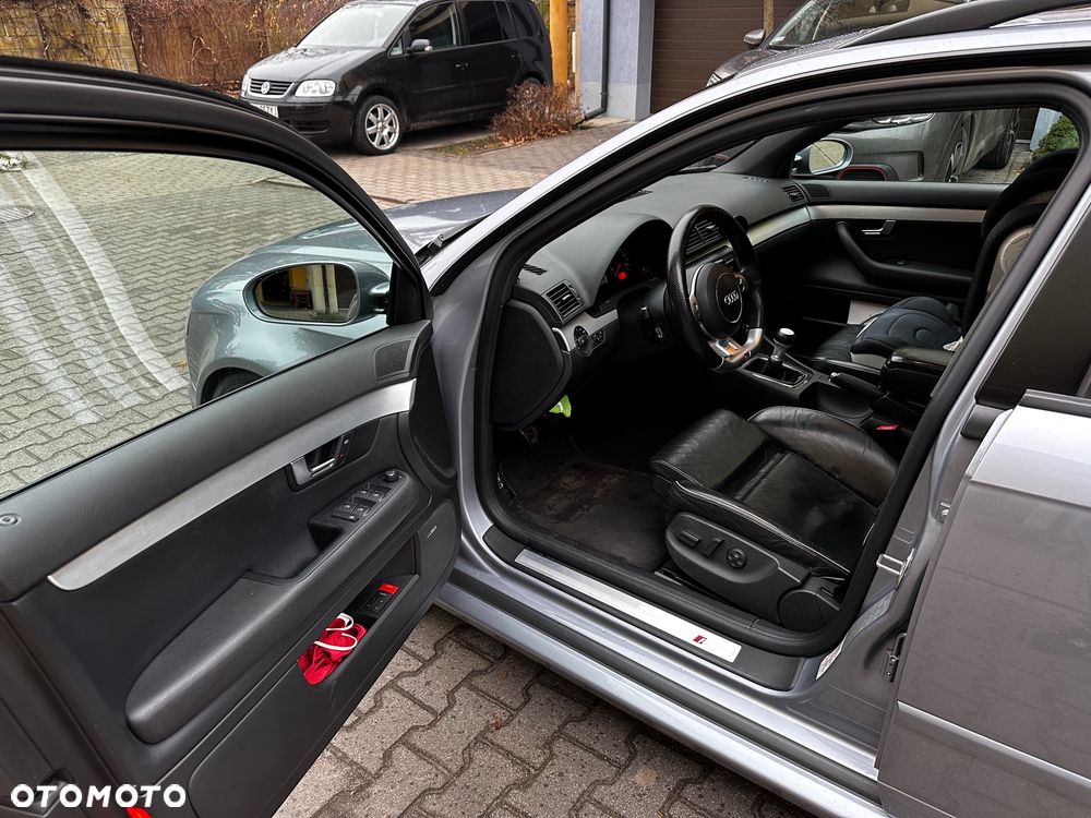Audi RS4 Avant - 13