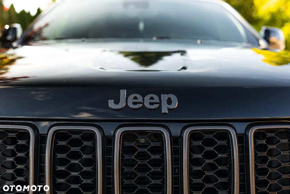 Jeep Grand Cherokee - 12
