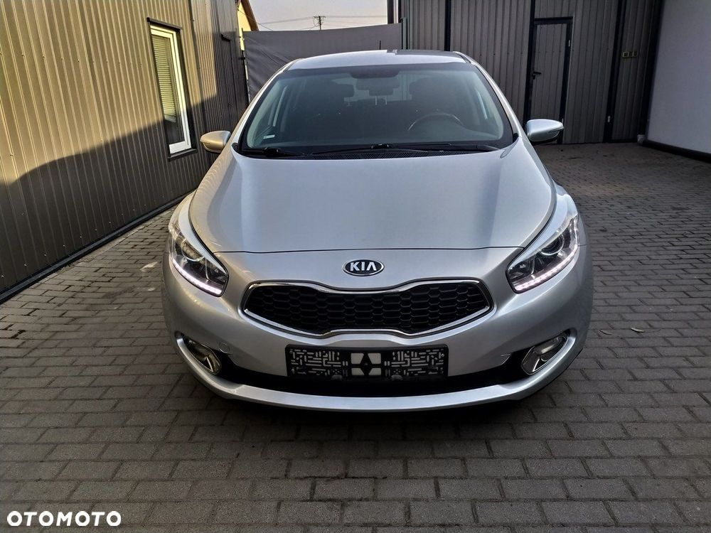 Kia Ceed 1.6 GDI ISG Dream-Team Edition - 10