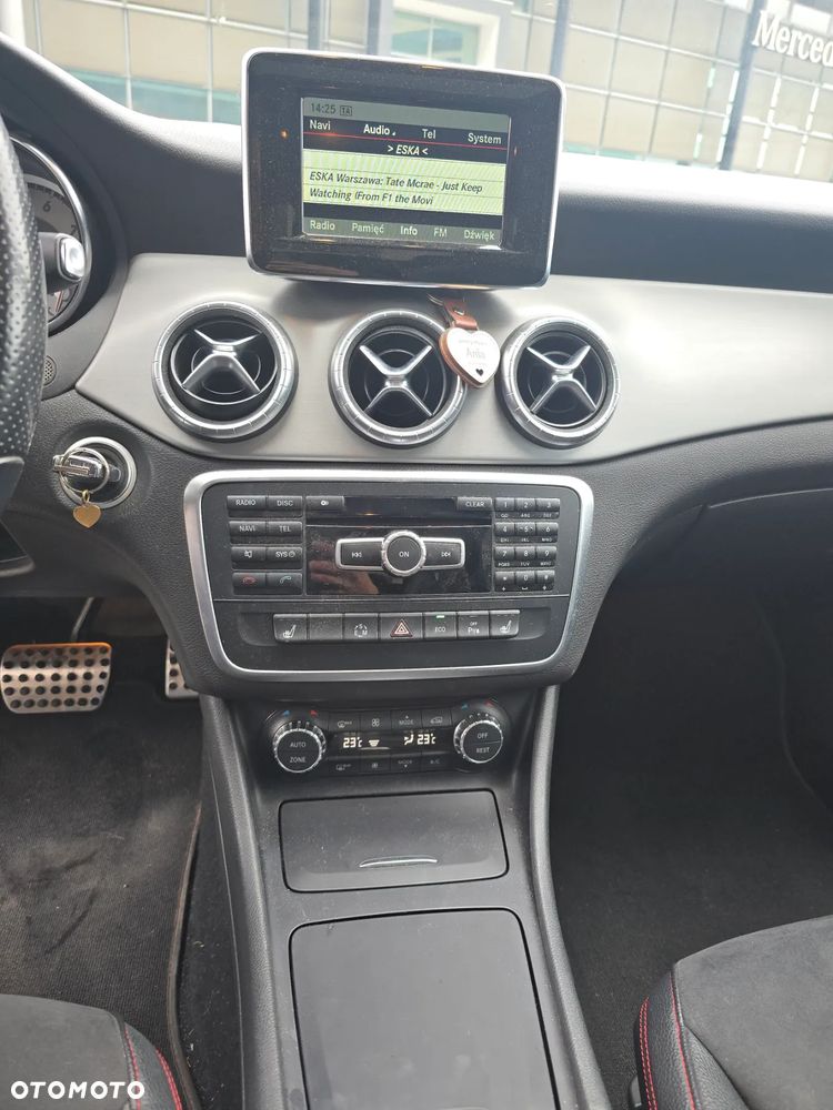 Mercedes-Benz CLA 250 7G-DCT AMG Line - 17