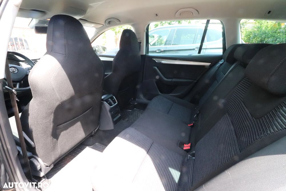 Skoda Octavia 2.0 TDI (Green tec) DSG Style - 17
