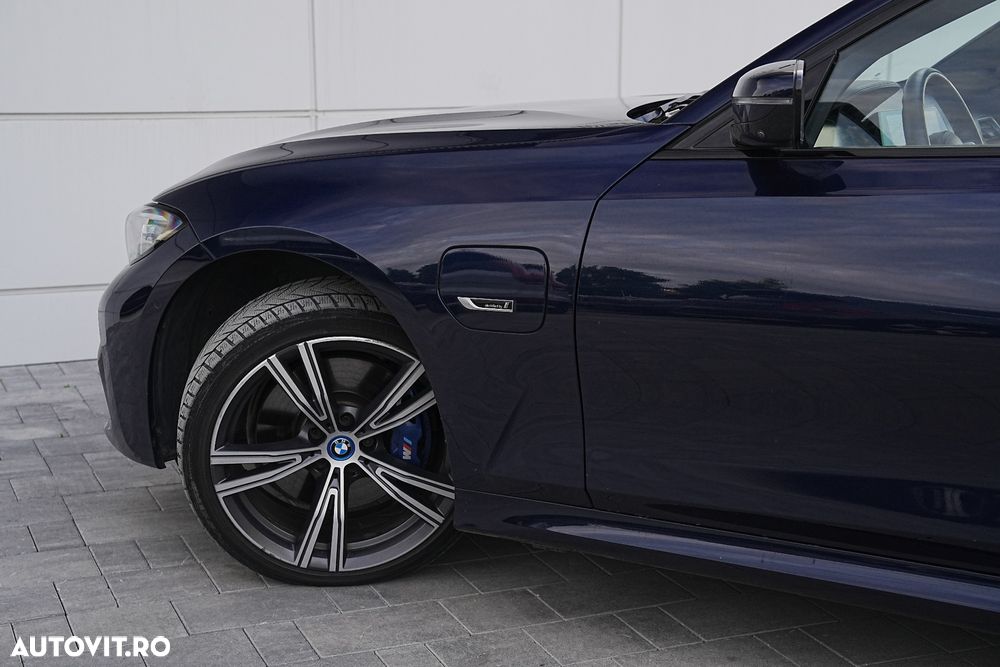 BMW Seria 3 330e Aut. M Sport - 40