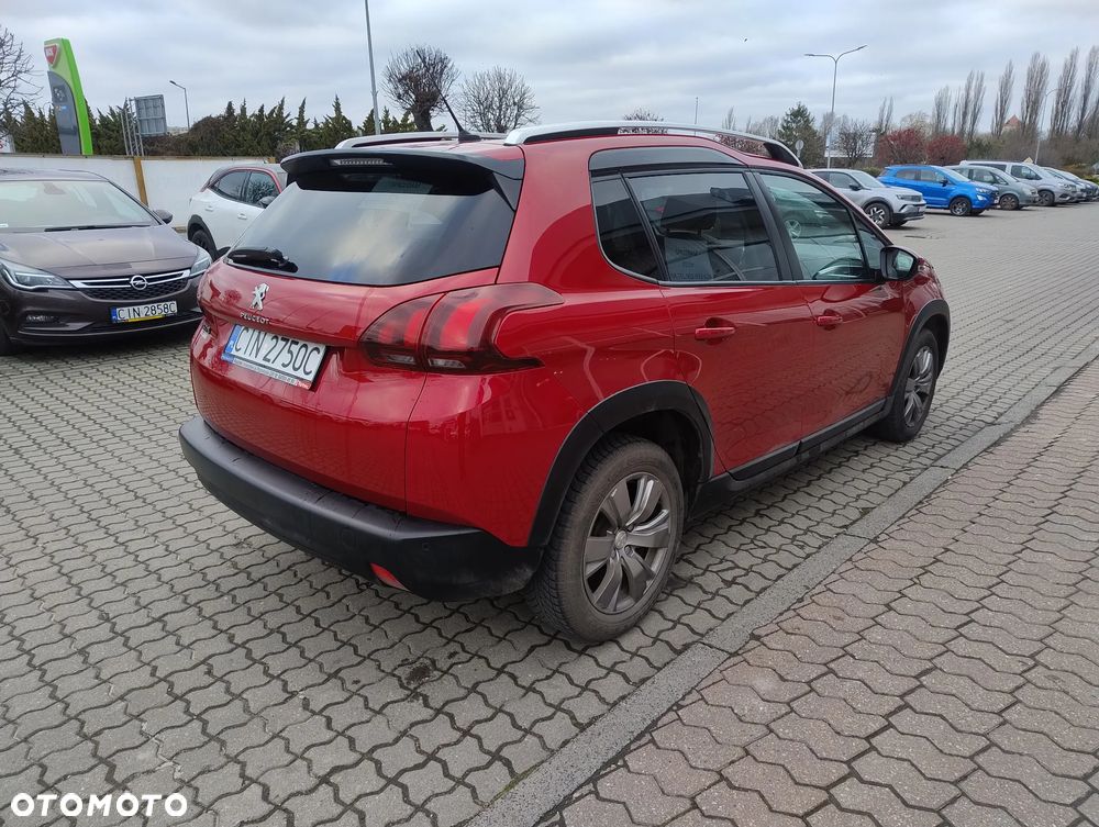 Peugeot 2008 1.2 Pure Tech GPF Signature S&S - 3