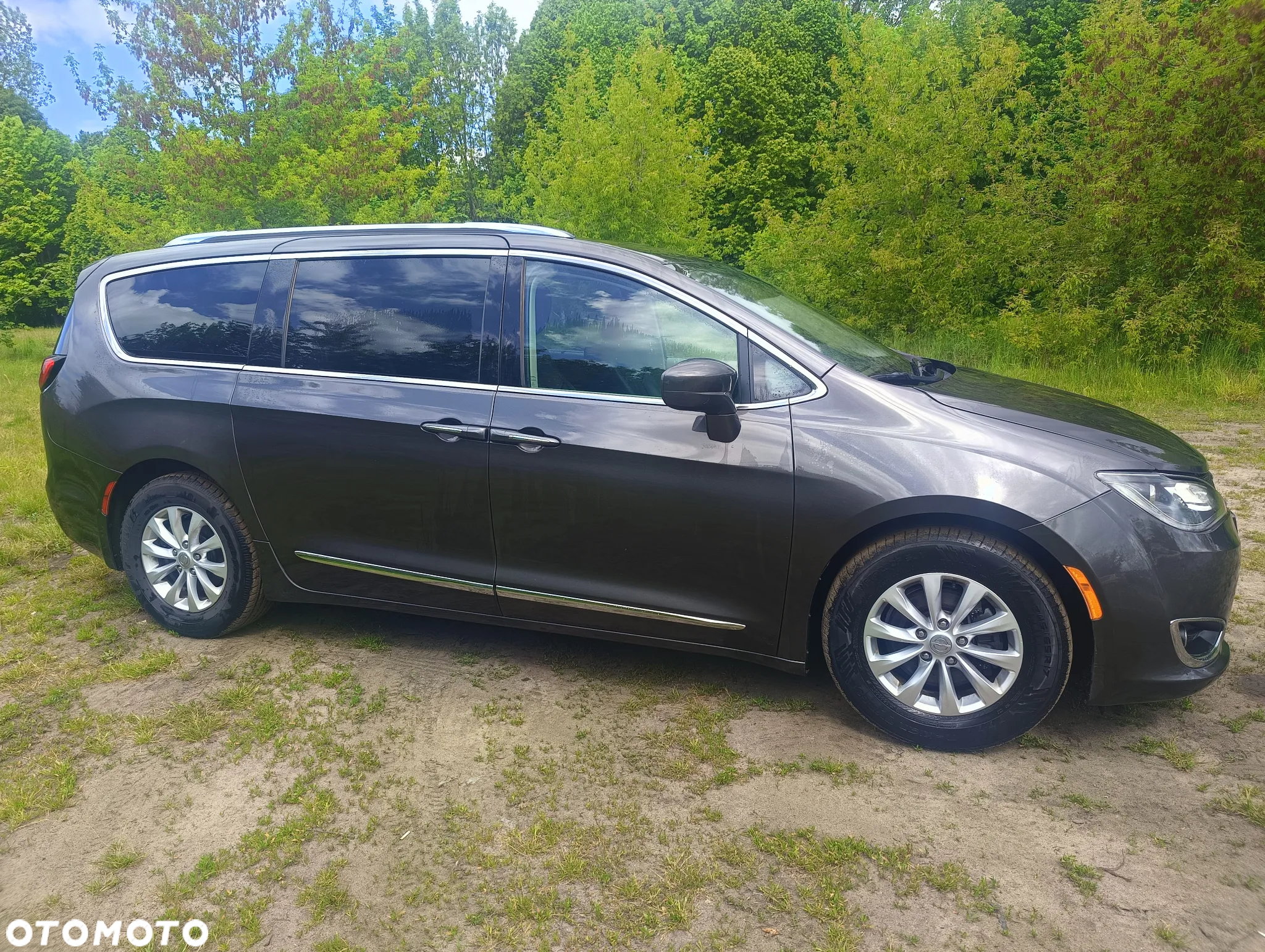 Chrysler Pacifica - 4