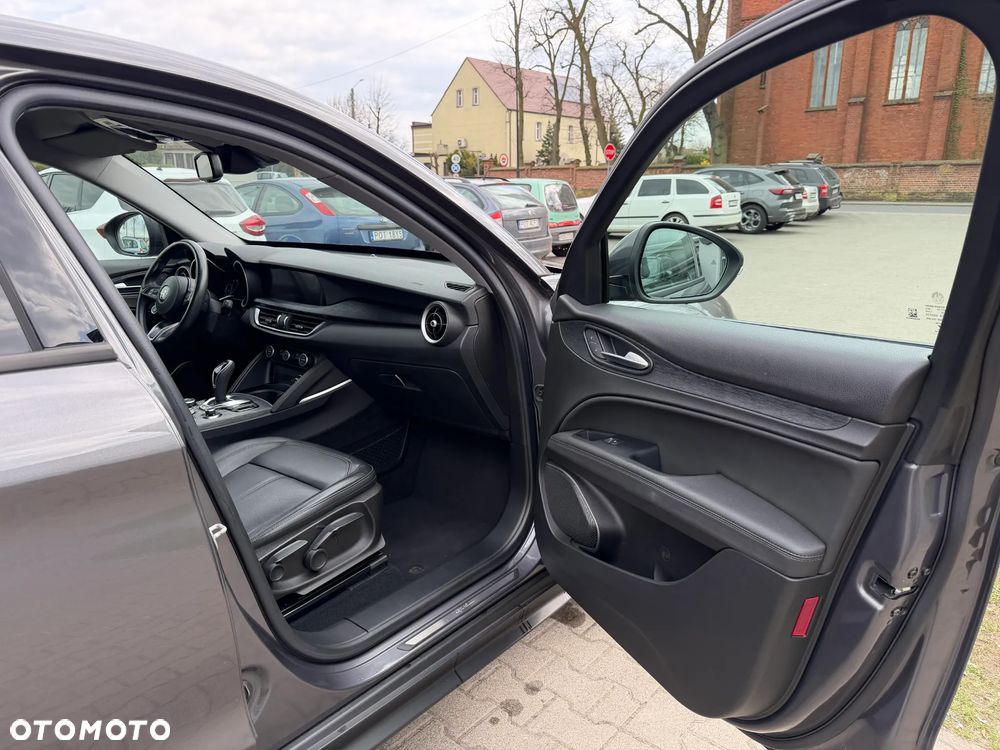 Alfa Romeo Stelvio - 14