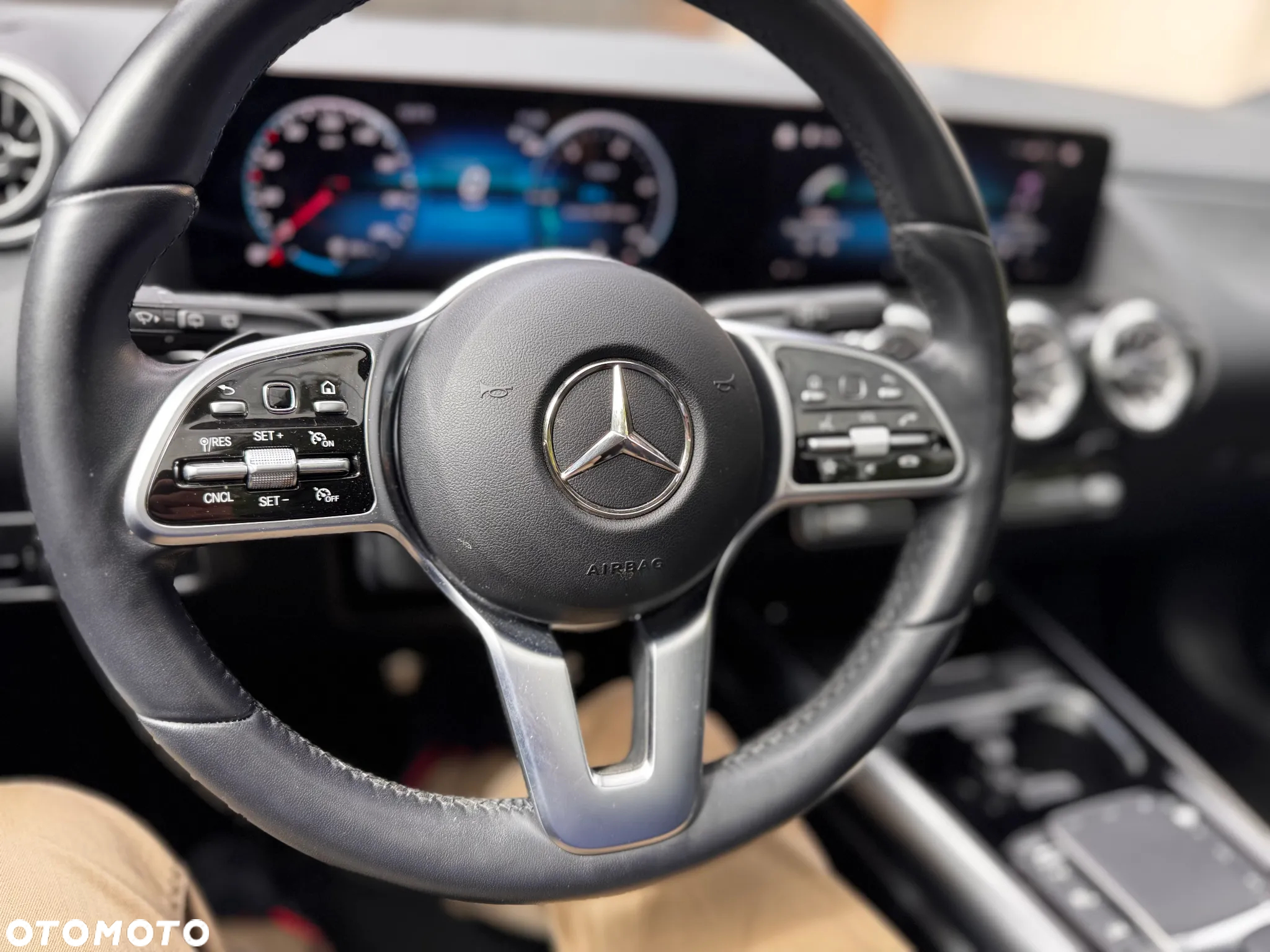 Mercedes-Benz GLA 250 8G-DCT AMG Line - 18