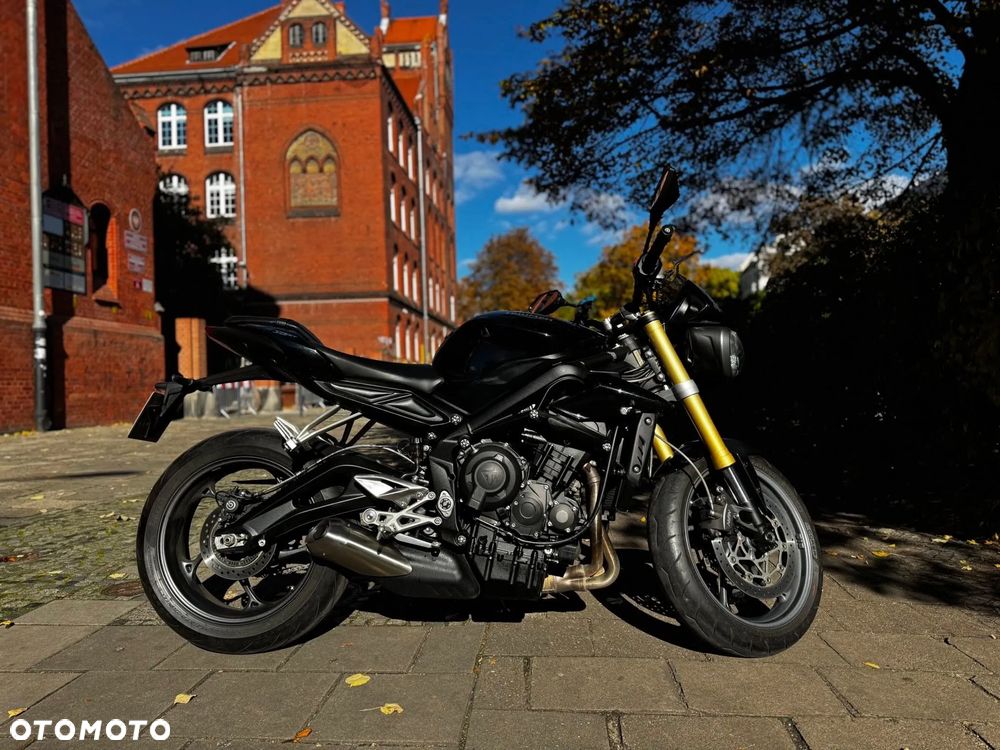 Triumph Street Triple - 1