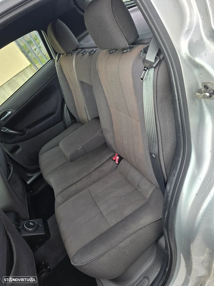 Alfa Romeo 147 1.9 JTD Plus - 20