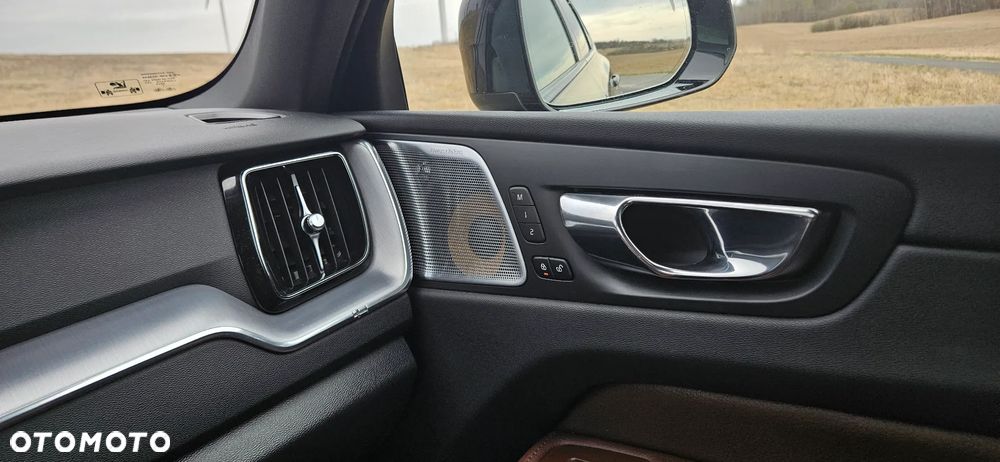 Volvo XC 60 T8 AWD Recharge Geartronic Inscription - 4