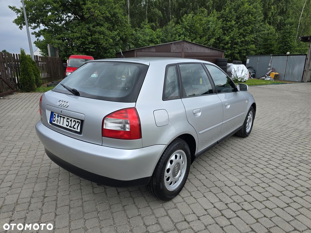 Audi A3 Sportback 1.6 Ambiente - 12