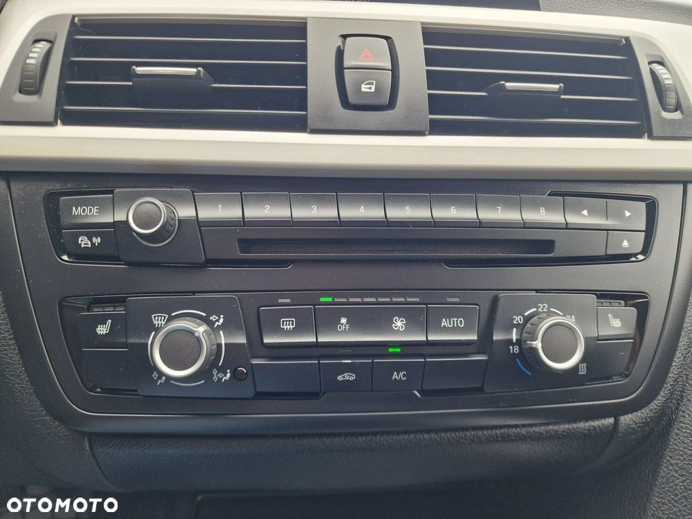 BMW Seria 3 320d xDrive - 25
