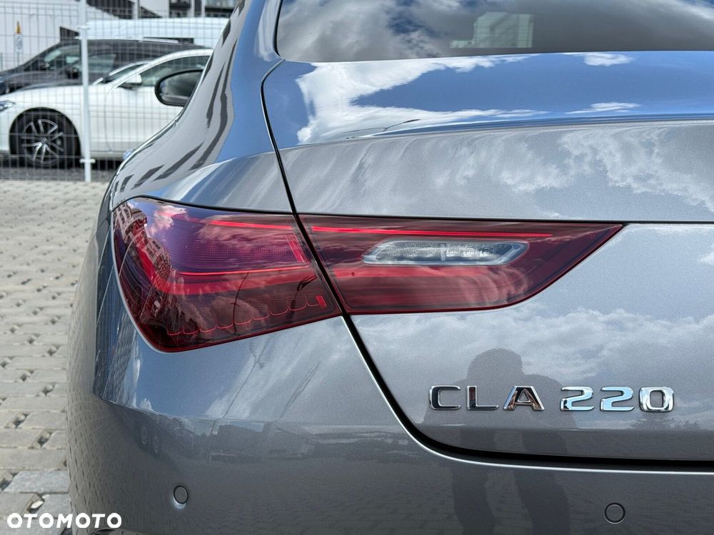 Mercedes-Benz CLA 220 4-Matic AMG Line 7G-DCT - 14