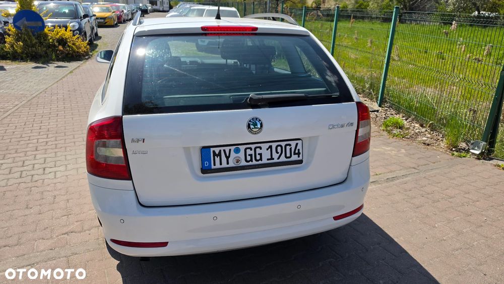 Skoda Octavia 1.6 Combi Ambiente - 22