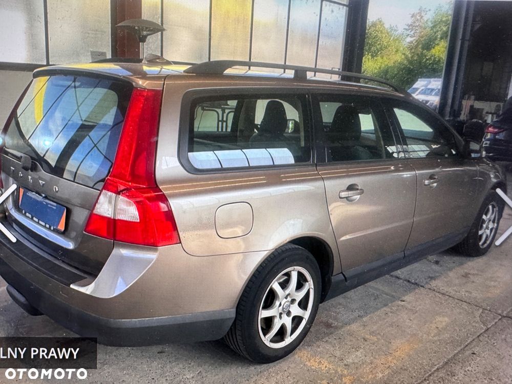 Volvo V70 2010 photo 2