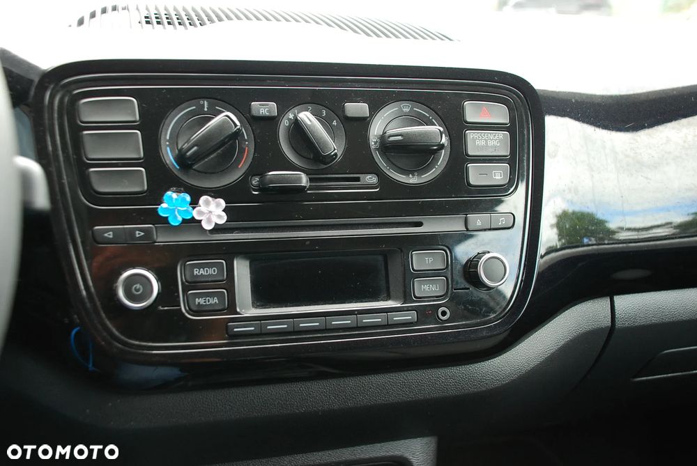 Volkswagen up! white - 17