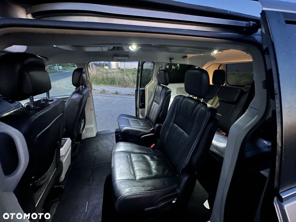 Chrysler Town & Country 3.6 Limited - 10