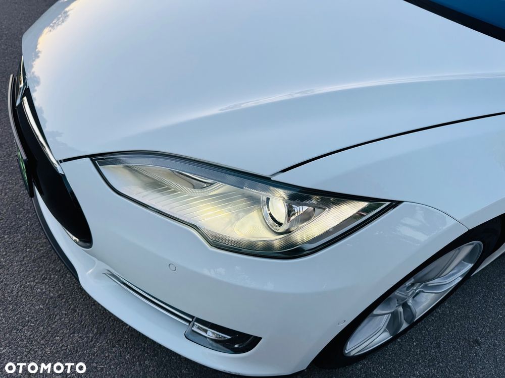 Tesla Model S - 40