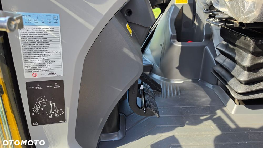 Caterpillar KOPARKO ŁADOWARKA CAT 432. 101 KONI. AUTOMATYCZNA SKRZYNIA BIEGÓW.  JOYSTICK. 3 ŁYŻKI. ROK PRODUKCJI 2023. KUPOWANA I ODBIERANA W 2024. BARDZO MAŁY PRZEBIEG JEDYNE 325 MTh. KLIMATYZACJA.  WEBASTO. STAN JAK FABRYCZNIE NOWA - 24
