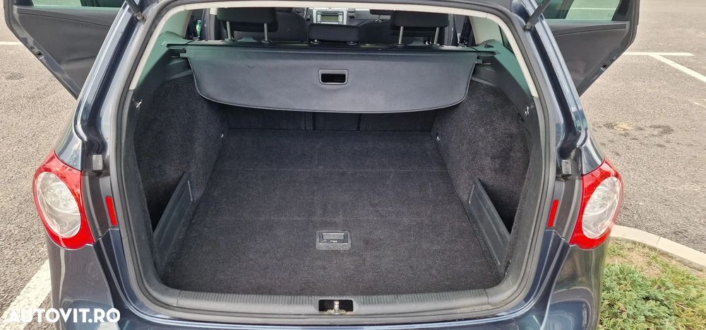 Volkswagen Passat - 11