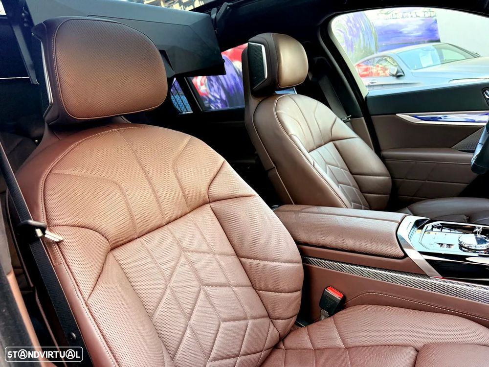 BMW 760 Me xDrive - 28
