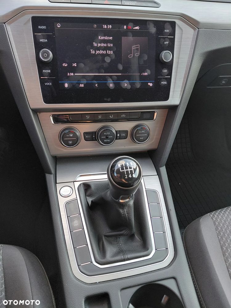 Volkswagen Passat 1.4 TSI BMT Trendline - 29
