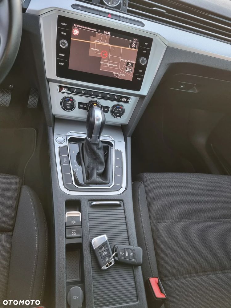 Volkswagen Passat 2.0 TDI SCR DSG Comfortline - 17