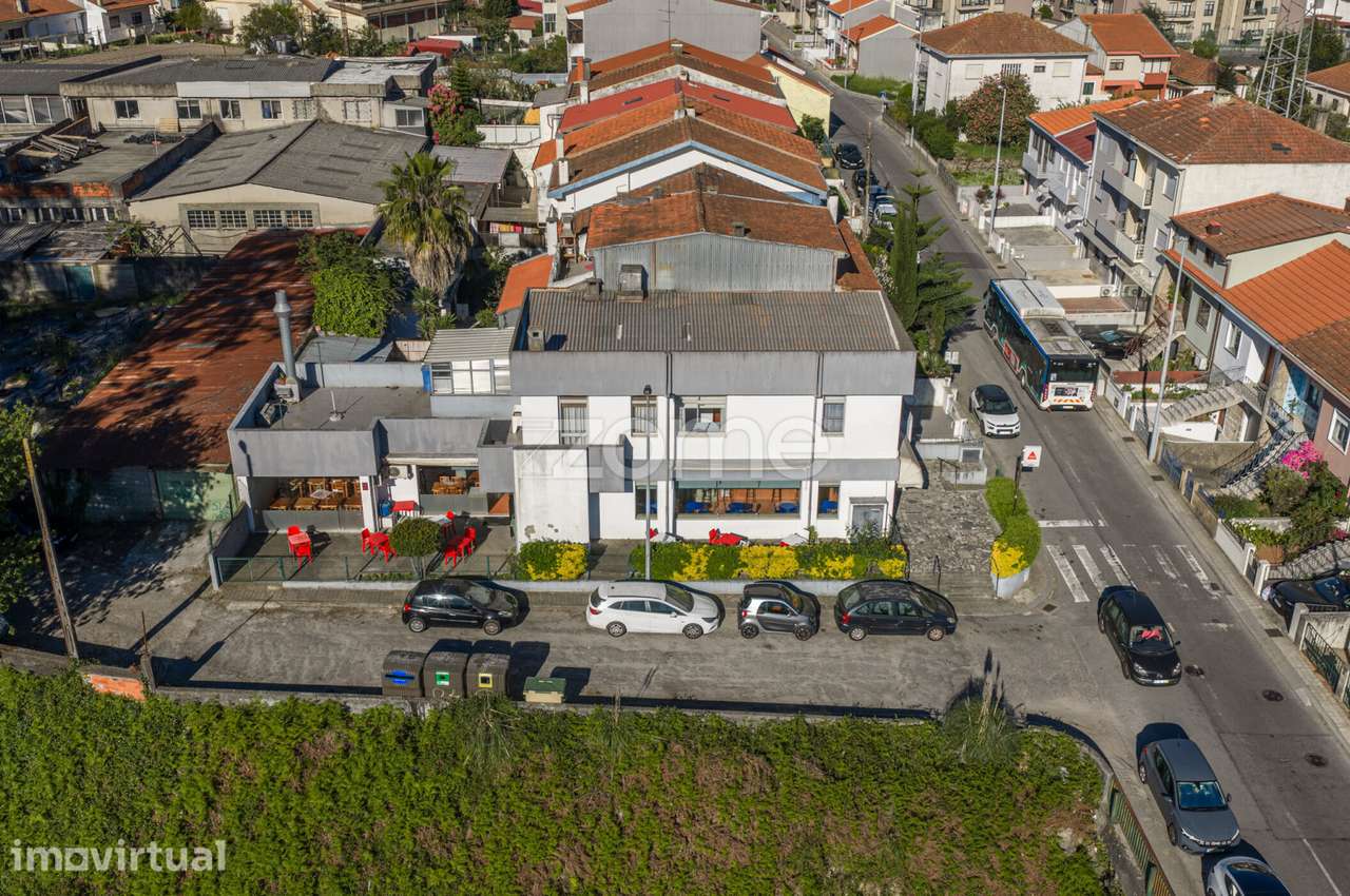 Prédio com Habitação T3, Café e Restaurante - Grande imagem: 2/39