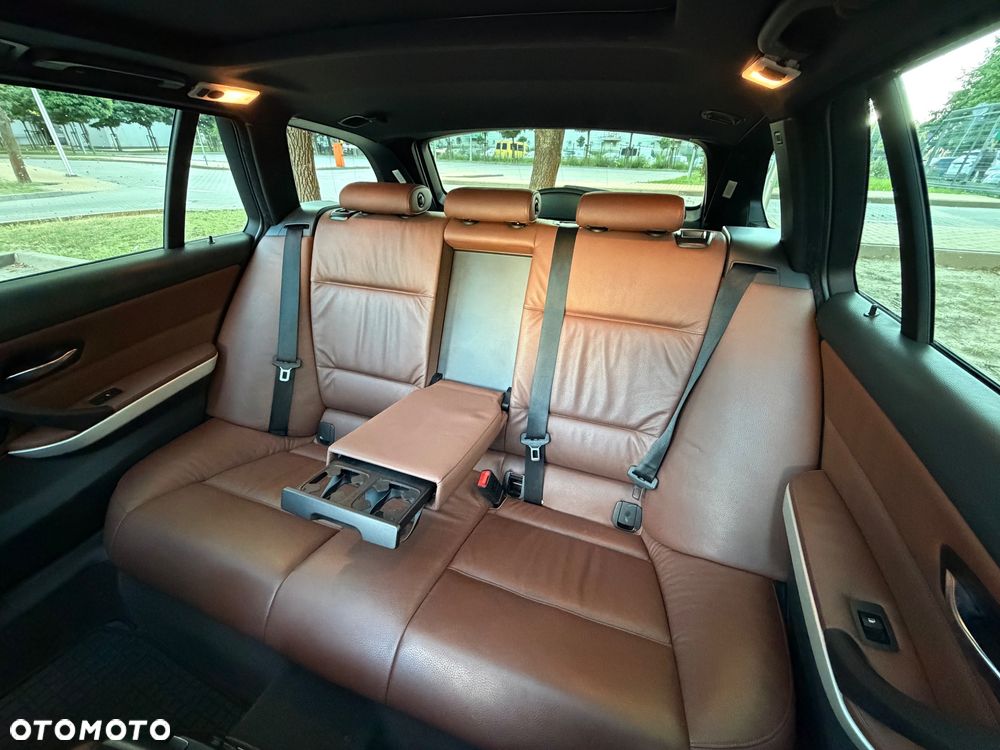 BMW Seria 3 330i - 14