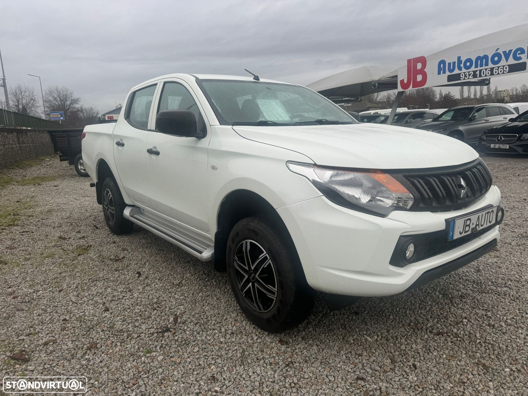 Mitsubishi L200 2.4 DI-D CD Invite 4WD - 3