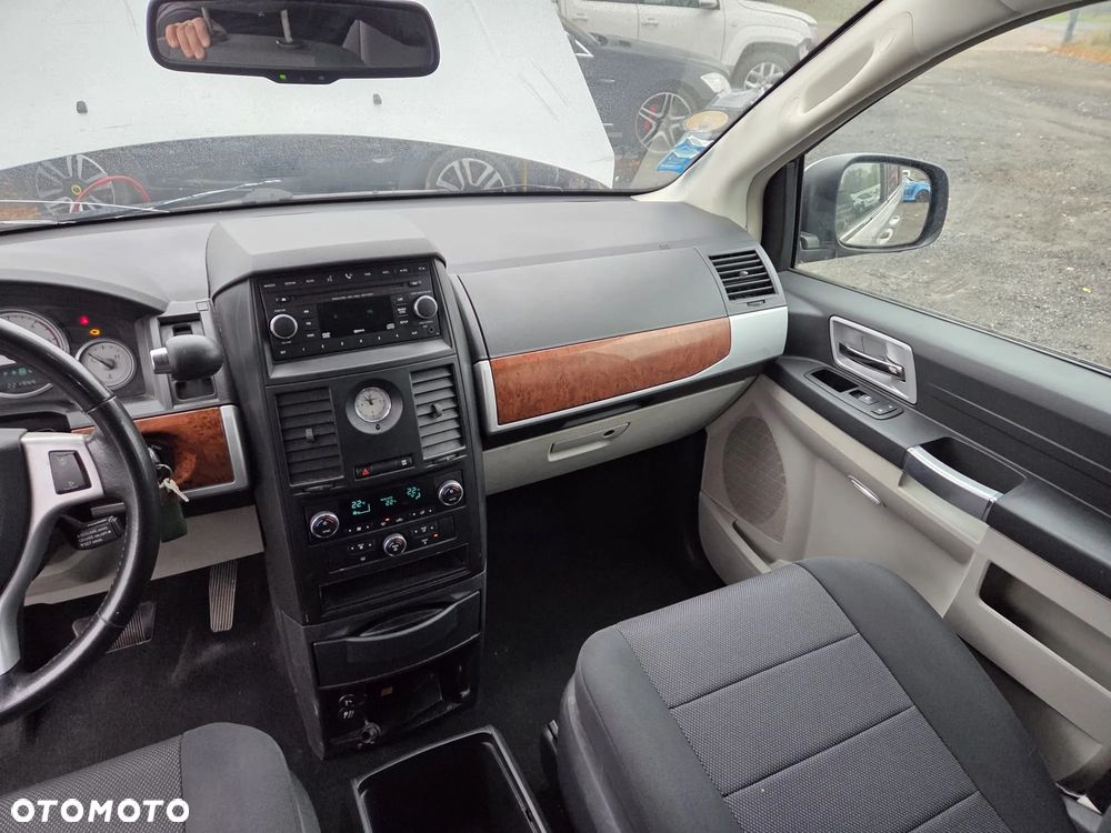 Chrysler Grand Voyager - 30