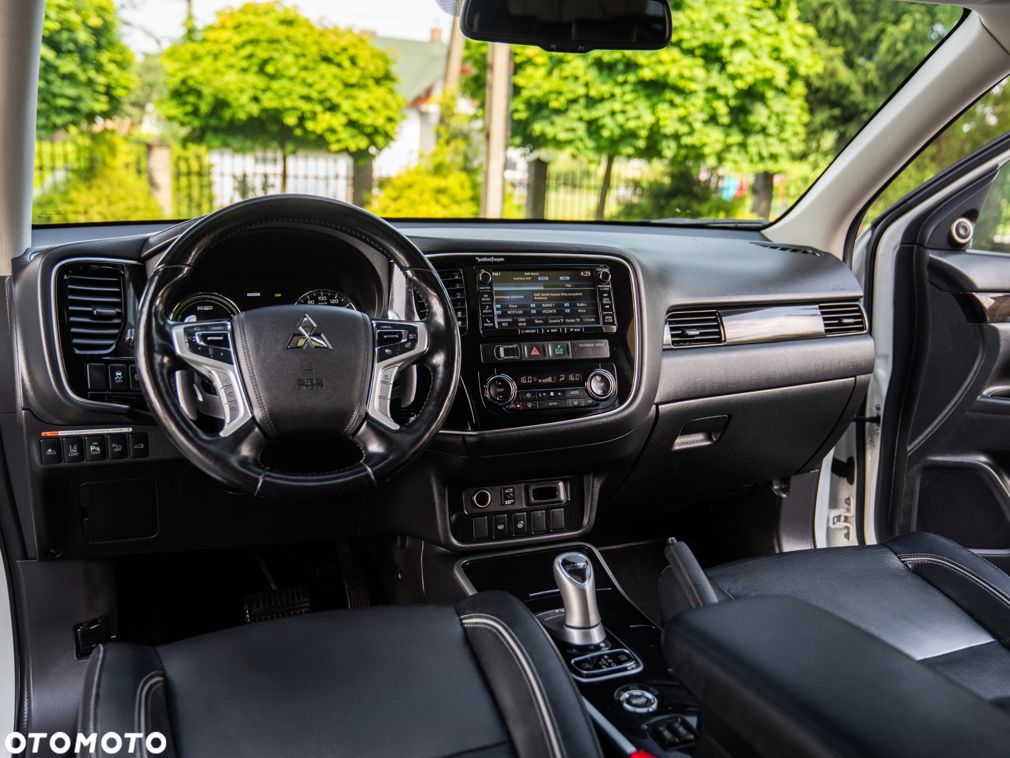 Mitsubishi Outlander 2.0 4WD Plug-In Hybrid Plus - 27