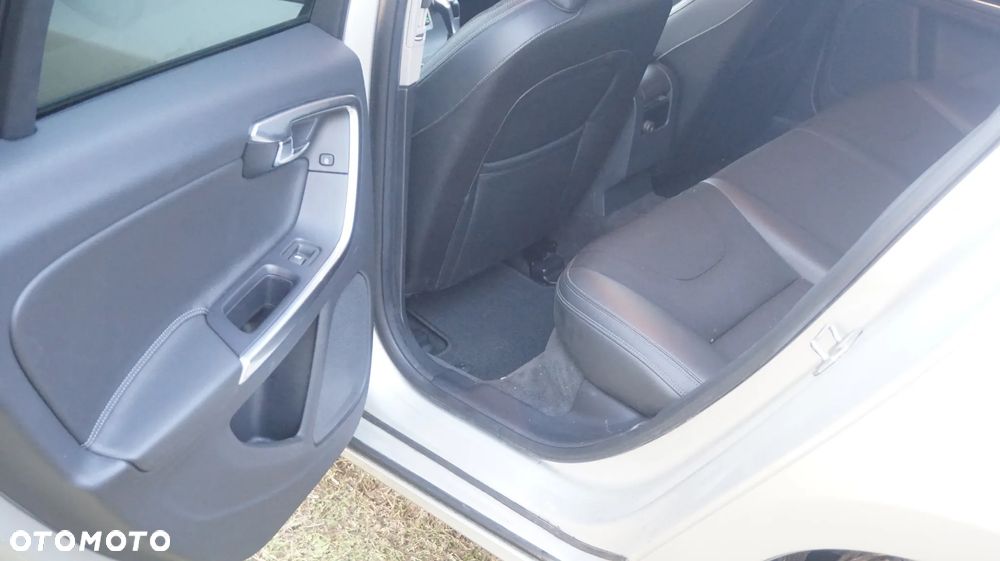 Volvo V60 D2 Linje Svart - 12