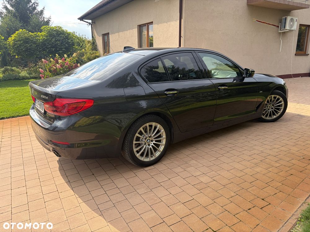 BMW Seria 5 530d xDrive Sport Line sport - 10