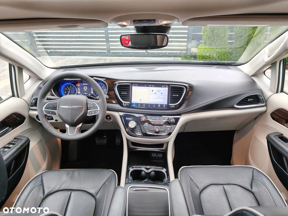 Chrysler Pacifica - 28