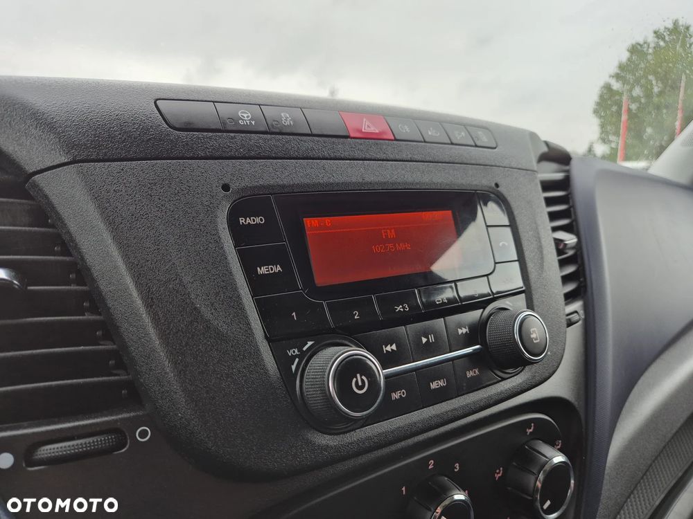 Iveco Daily 35S14 2.3 HPi Hi-Matic, kontener 8PAL, klima - 14
