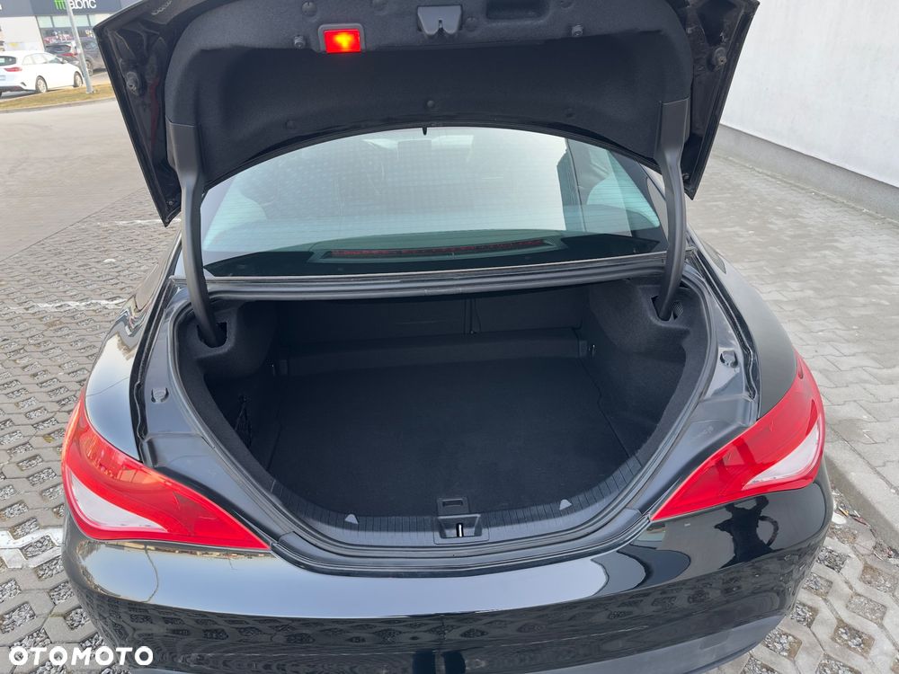 Mercedes-Benz CLA 180 Urban - 10