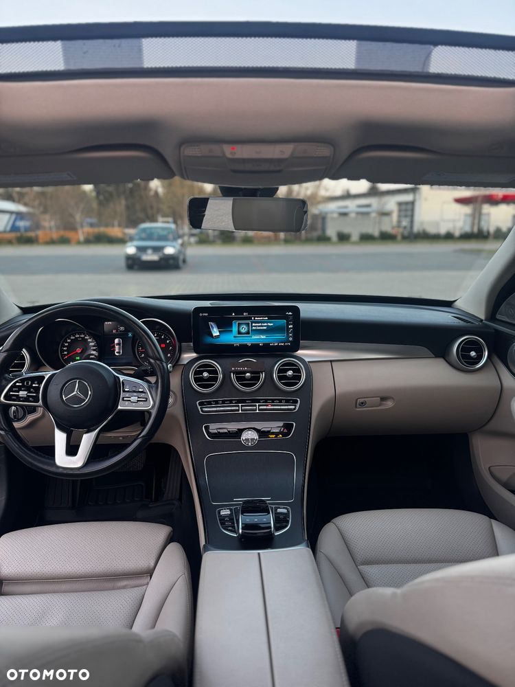 Mercedes-Benz Klasa C 300 4Matic 9G-TRONIC AMG Line - 23