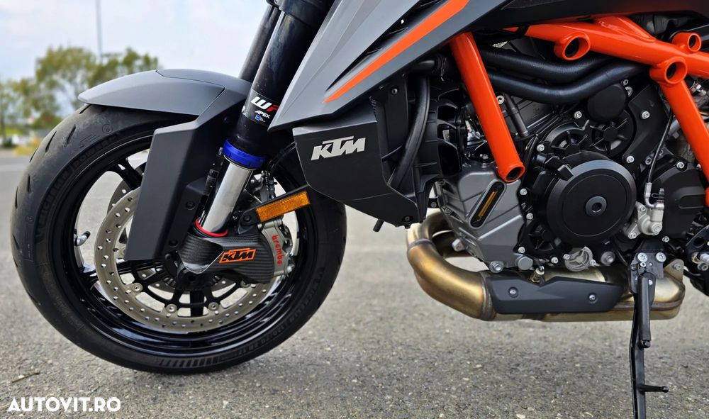 KTM 1390 Super Duke - 10