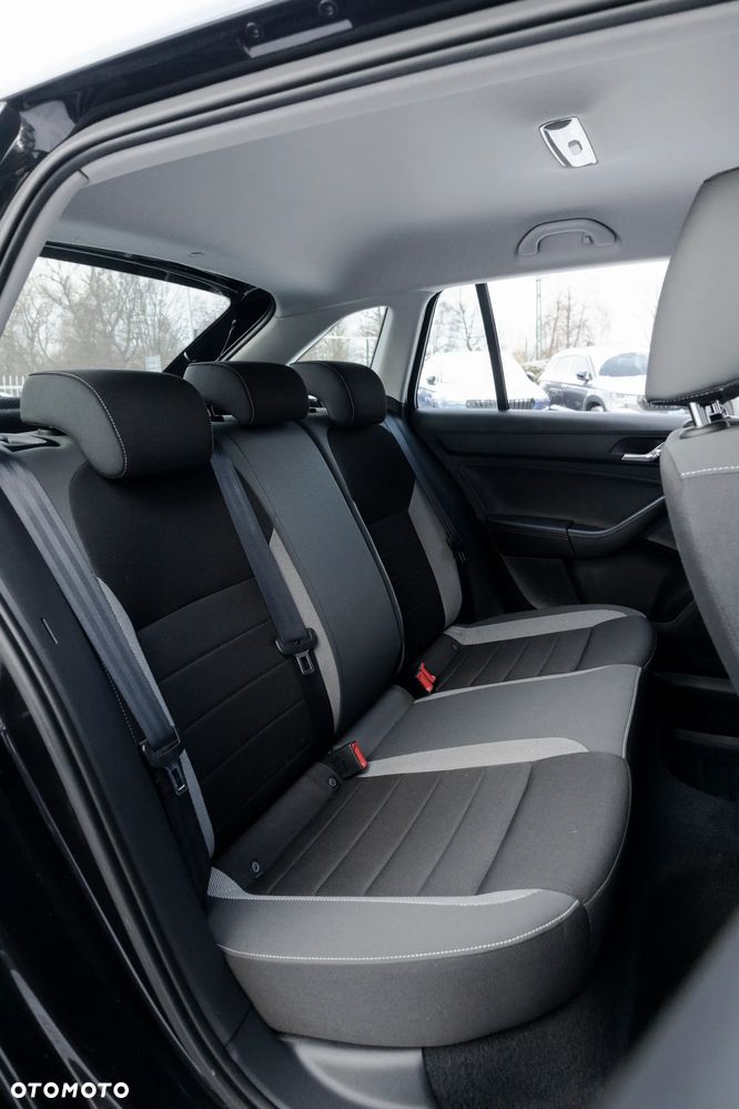 Skoda RAPID Spb 1.2 TSI Ambition - 10