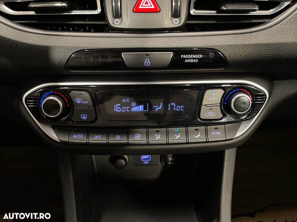 Hyundai i30 1.5 110CP M/T Highway - 16
