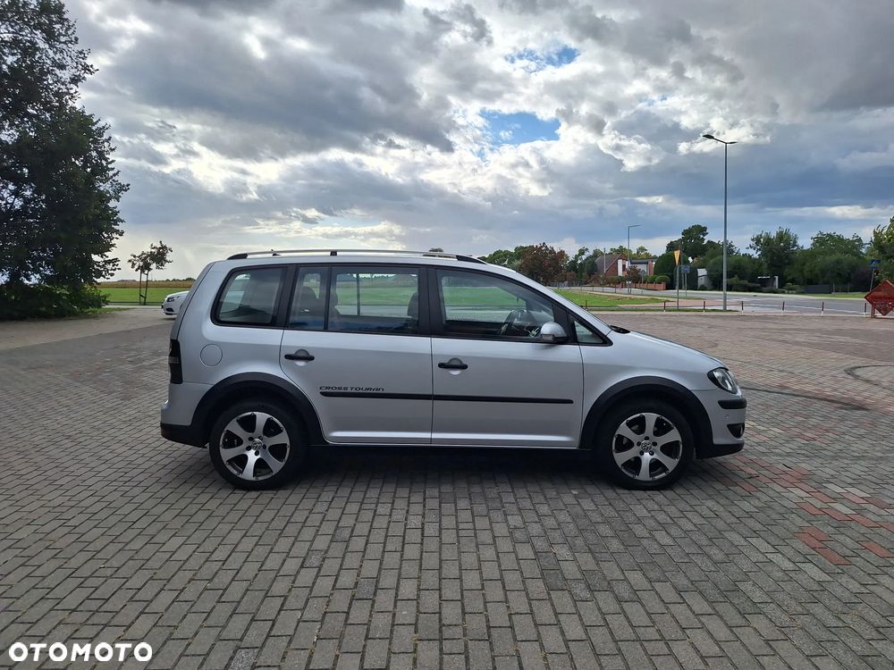 Volkswagen Touran 2.0 TDI DPF Cross DSG - 10